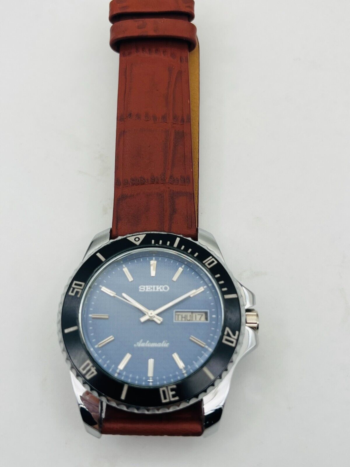 Vintage Seiko 5 Automatic Day & Date Men\'s Running Wrist Watch