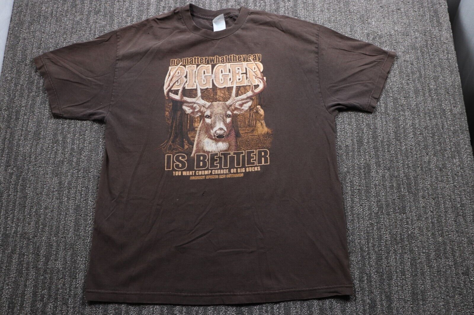 Vintage Bigger is Better Deer Hunting Distressed Graphic Tee Shirt Men\'s XL