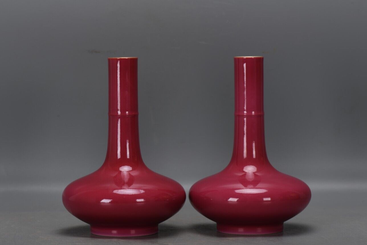 A pair of 7.6-inch Qing Dynasty Yongzheng Rouge Red Antique Flat Belly Bottles