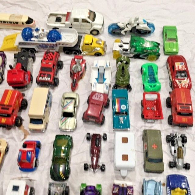 .55 each x 100 vehicle lot of 1:64 Die cast assorted types-bulk