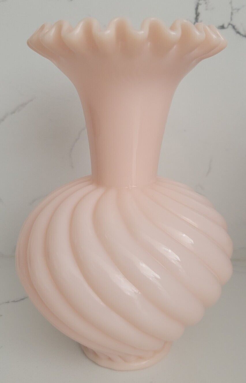 Rare Fenton Art Glass 1950’s Pink Swirl Spiral Ruffled Crimped Vase 6\