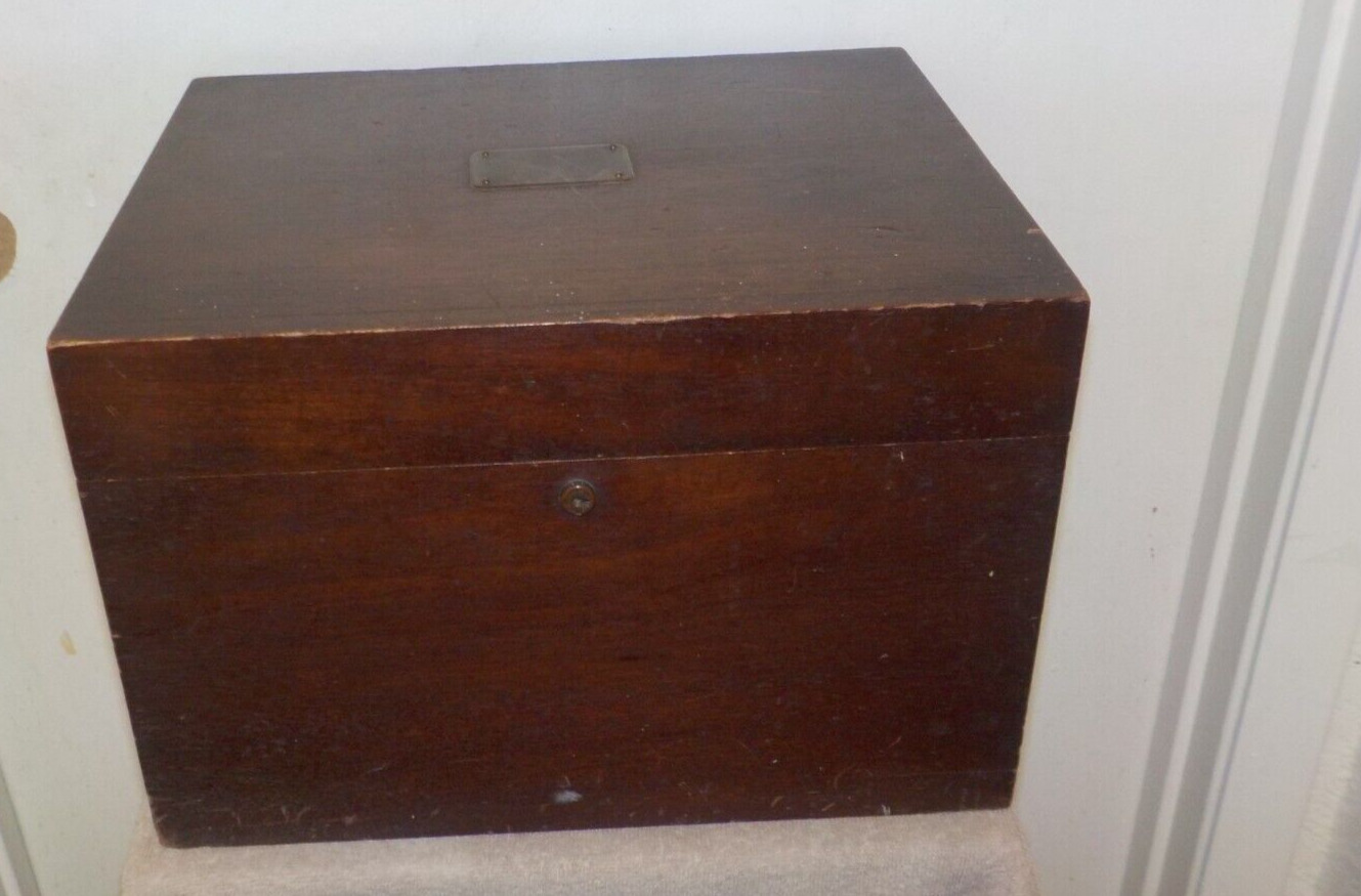 LARGE ANTIQUE   CIGAR HUMIDOR BOX, WOOD CASE, FULLY LINED INTERIOR