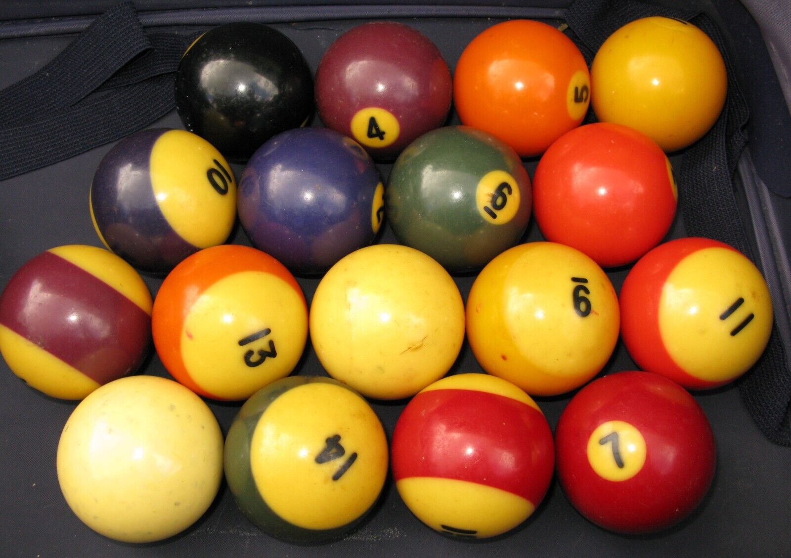 VINTAGE SET OF PREVIOUSLY OWNED USED POOL BILLIARD BALLS 