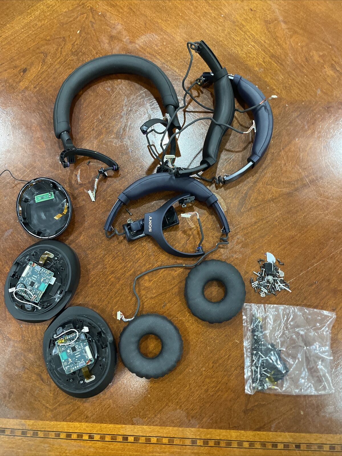 Mix Lot (FOR PARTS) Sony Wh-1000XM4 - Headphone - For Parts CHECK DETAIL