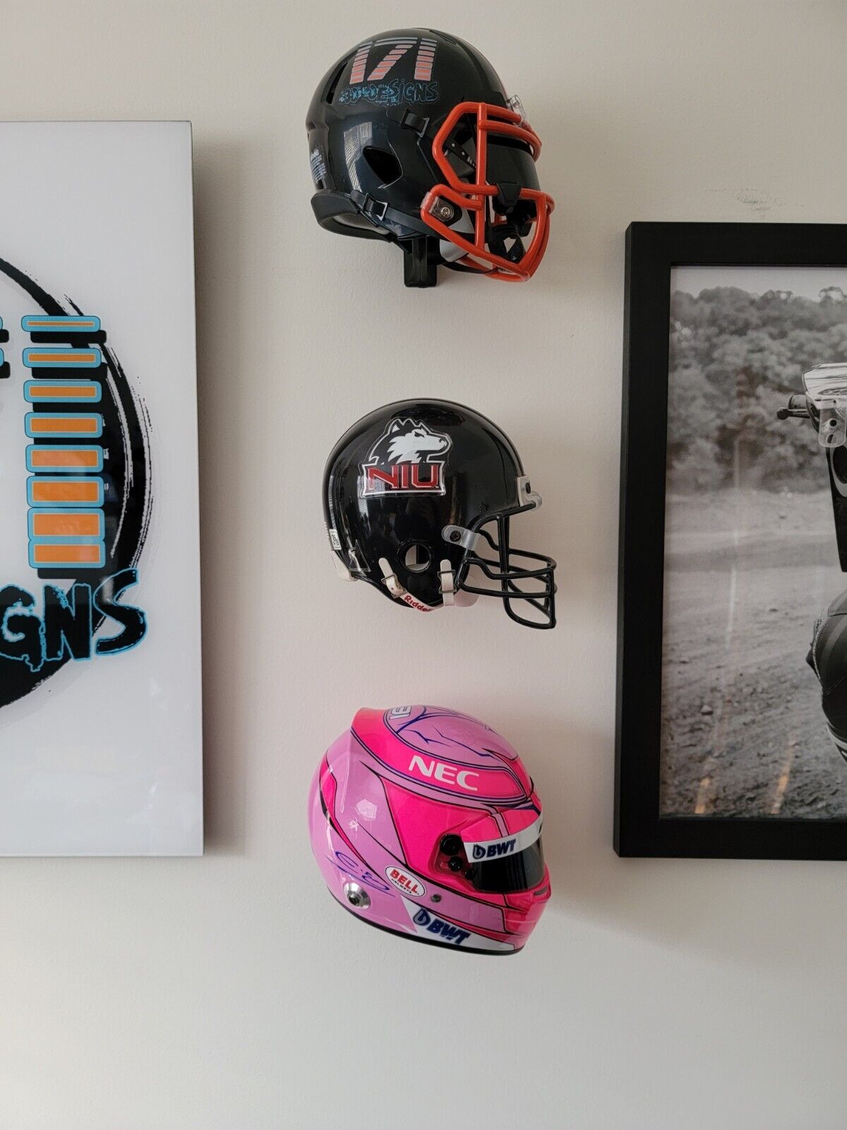 F1 1/2 Scale helmet wall hanger.  3d printed from PLA+, display holder, mount