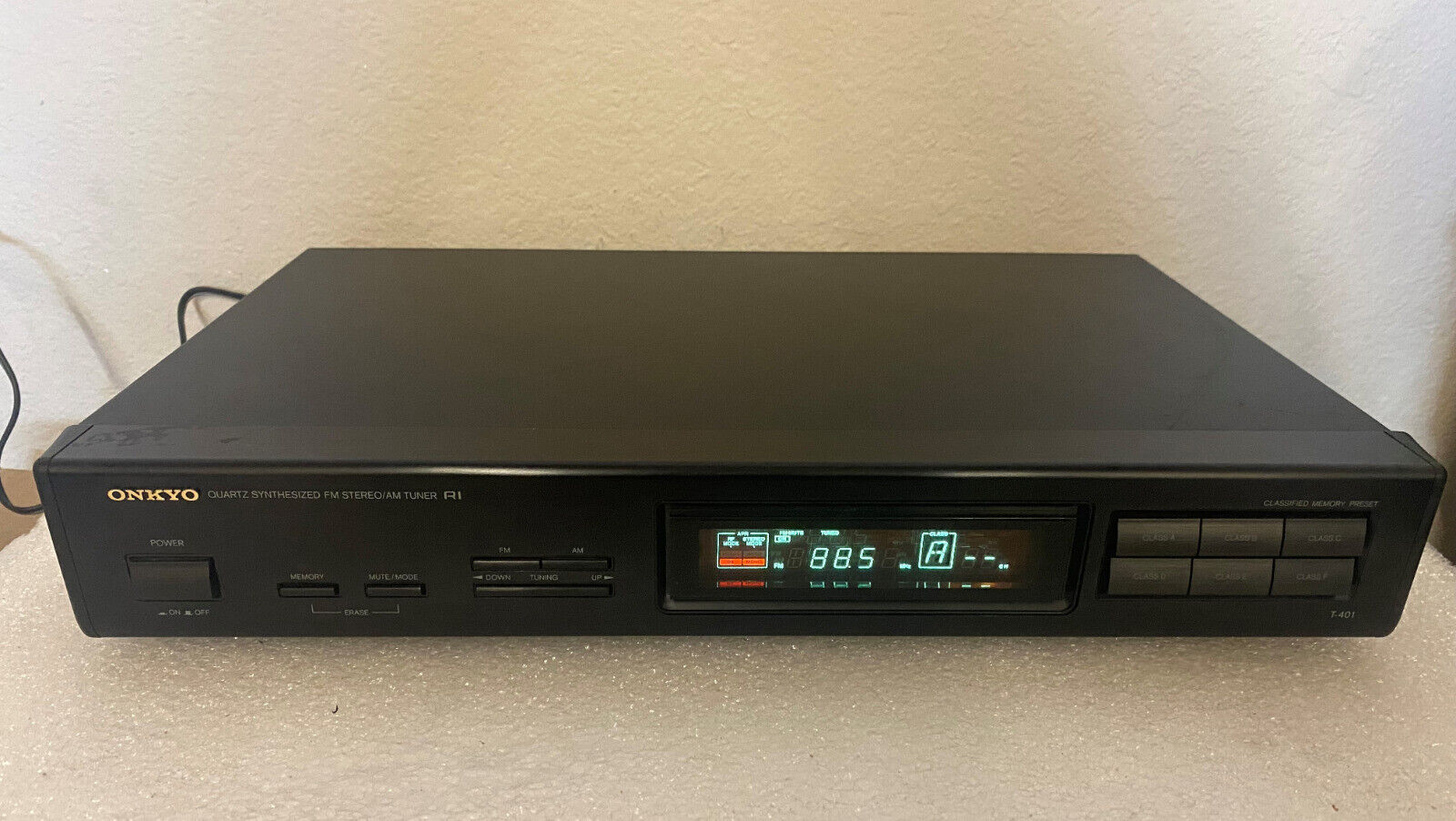 Onkyo T-401 Quartz Synthesized Digital FM Stereo AM Tuner R1