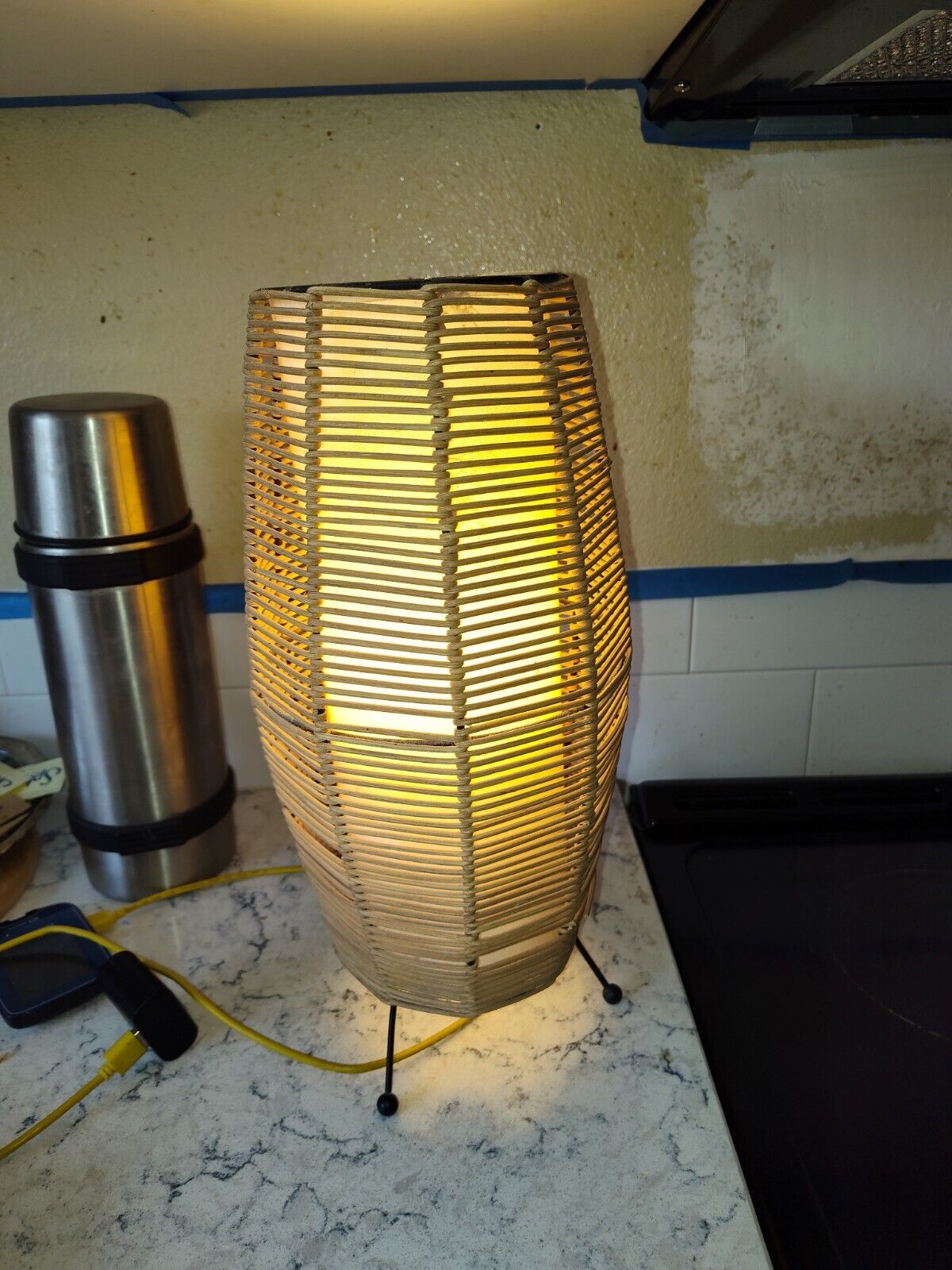 Vintage Mid Century Modern Beehive Wicker Lamp 14\