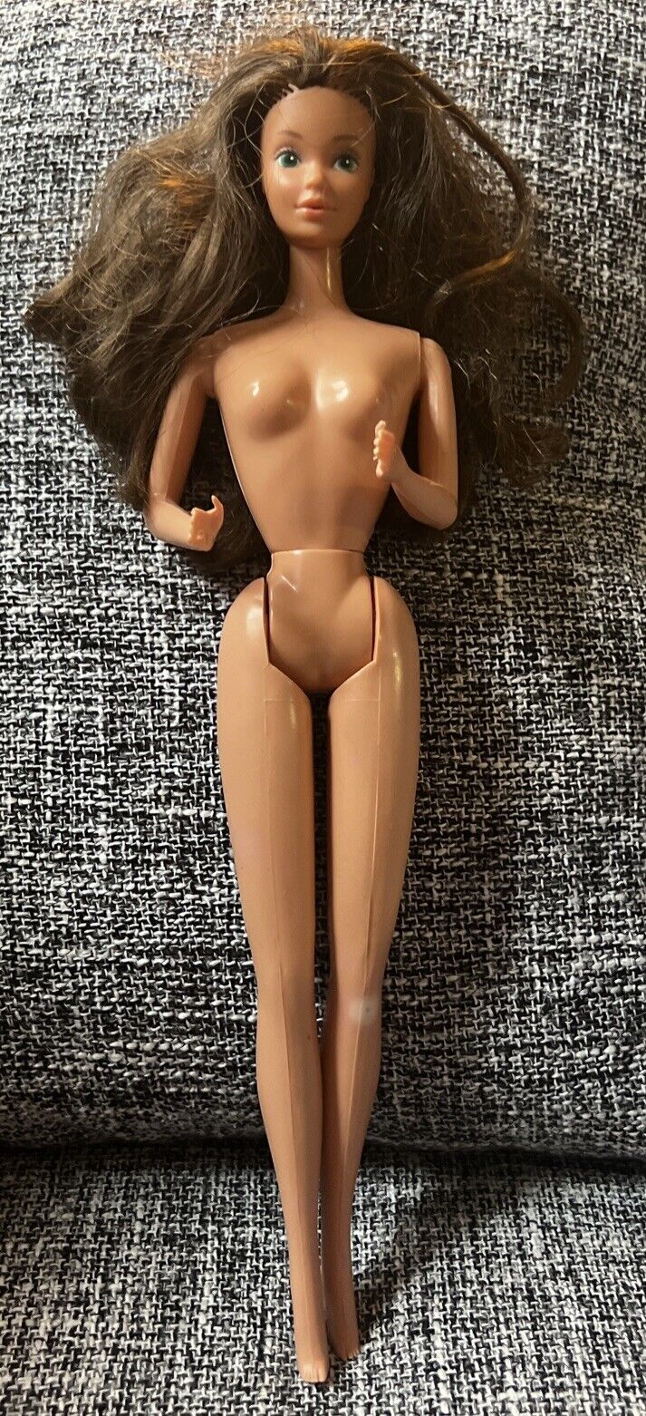 Vintage 1966 Mattel Inc Barbie Doll made in Phillipines Brunette Knees Bend TNT