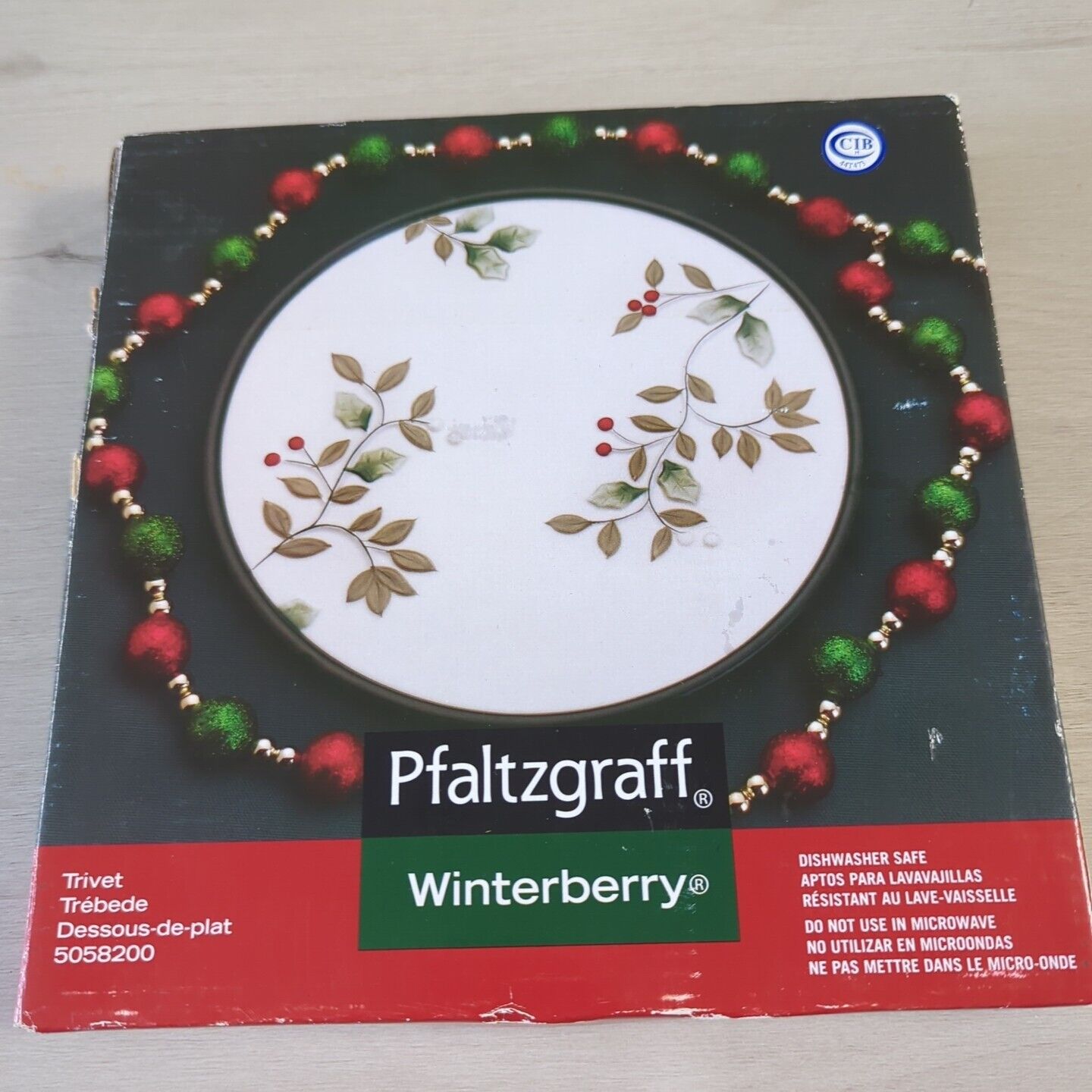 Pfaltzgraff Winterberry Holiday Christmas Ceramic Round Trivet Plate 8\