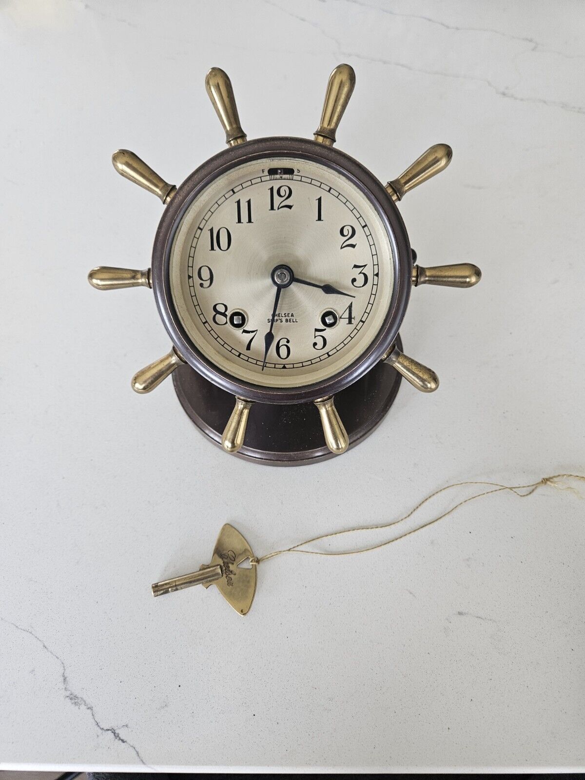 VINTAGE BRONZE CHELSEA SHIPS BELL YACHT WHEEL MANTLE CLOCK RUNNING WITH KEY