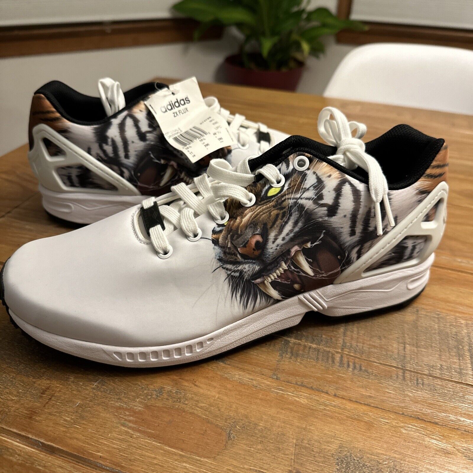 Adidas Originals Men\'s ZX Flux Uncaged Collection Tiger Design RARE Size 11 US