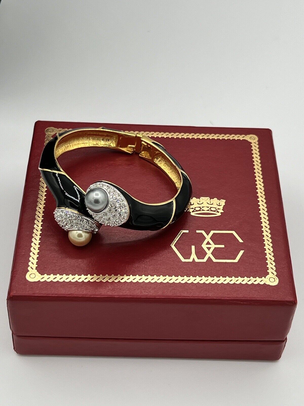 NIB Kenneth Jay Lane Treasures of the Duchess Black Enamel Pearl Bangle Bracelet