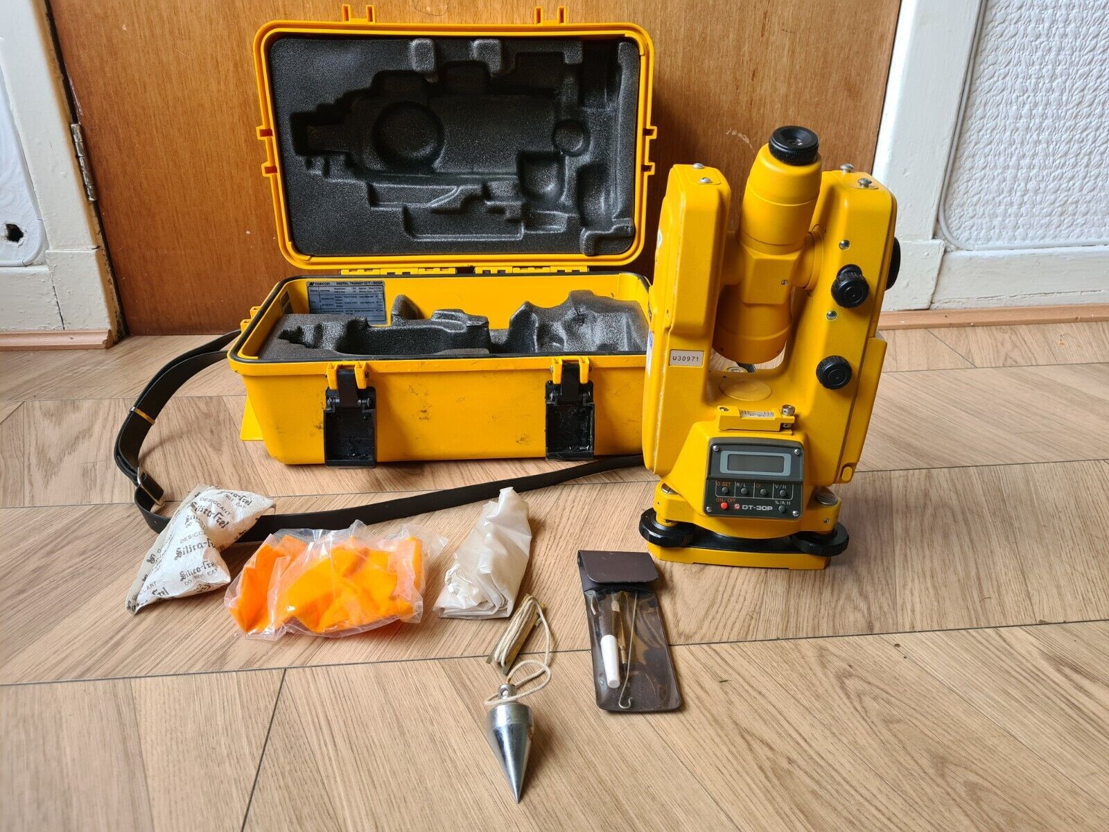 Topcon DT-30P teodolite. No charger