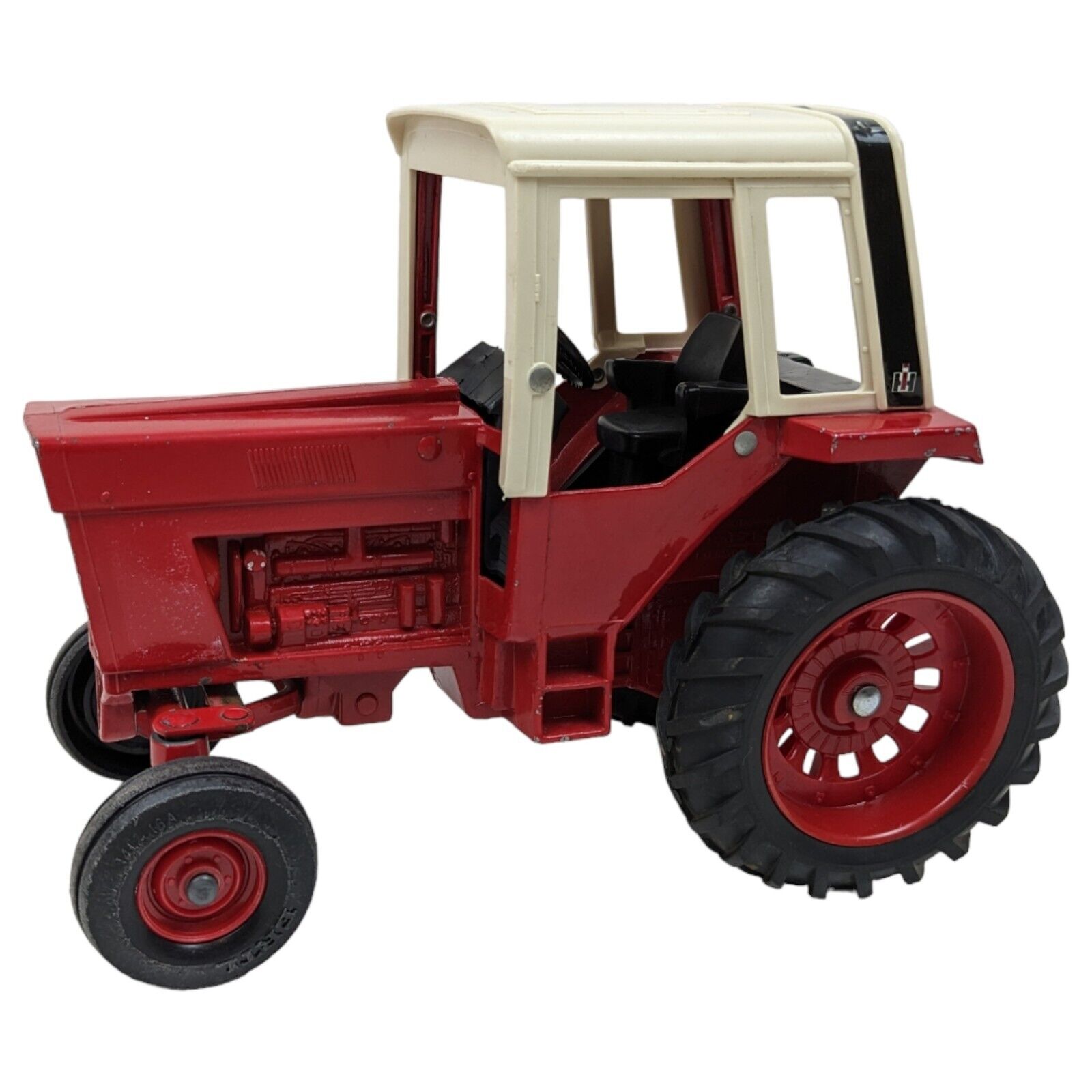 Vintage Ertl IH International 1586 Farmall Type Tractor 1/16 Diecast Toy