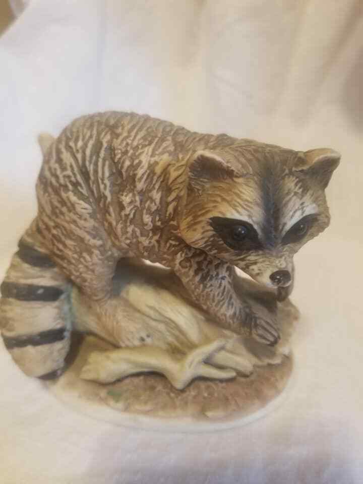 Vintage Homco Home Interiors Raccoon Statue 1423 Ceramic Figurine on Log Base