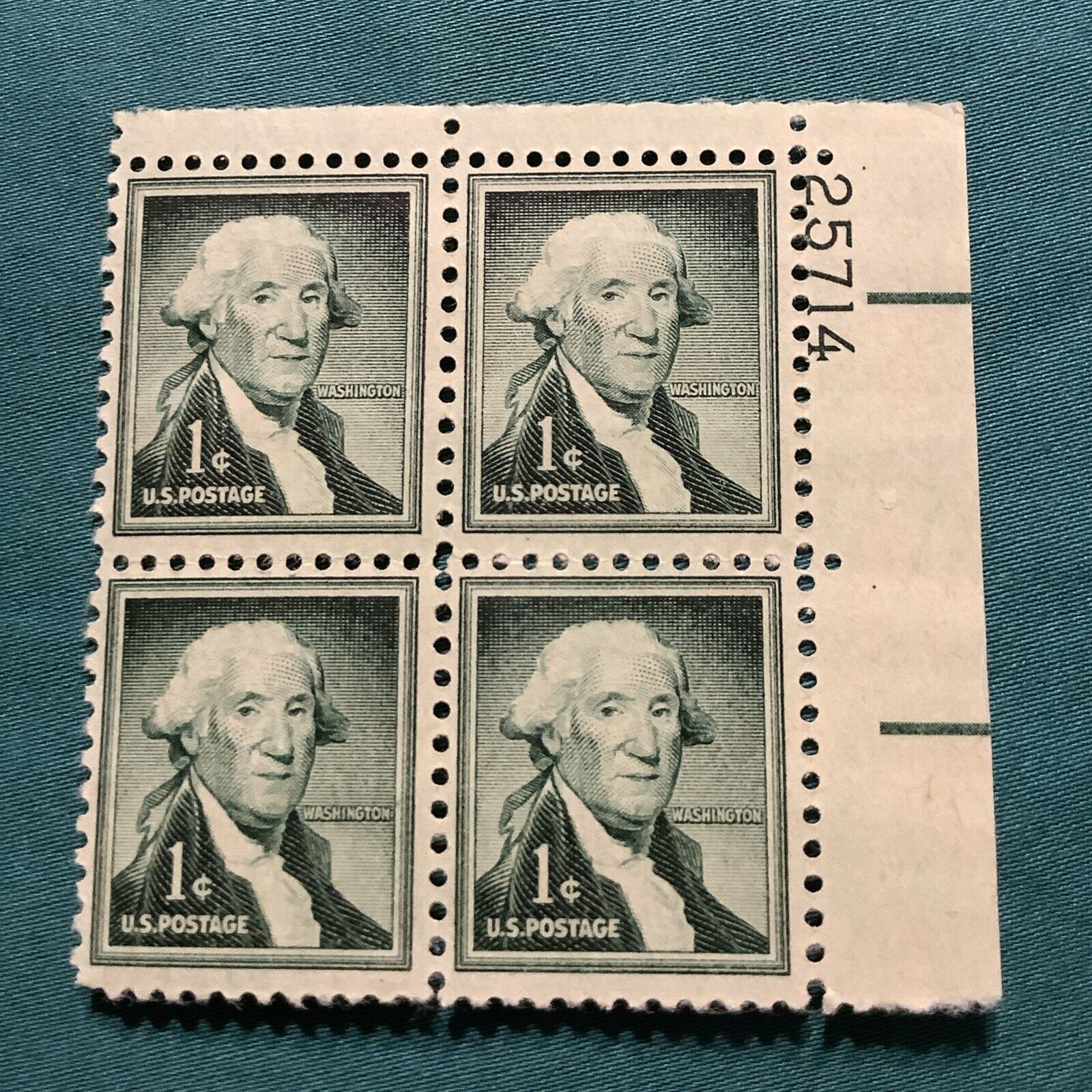 4- George Washington 1 Cent Stamp US Postage Green 1954-1961 unused uncirculated