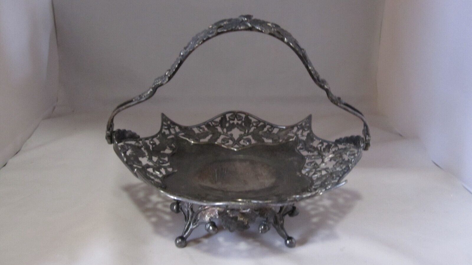 Antique 1880\'s Pairpoint MFG Co Quadruple Silver Plate 1229 Brides Basket Acorns