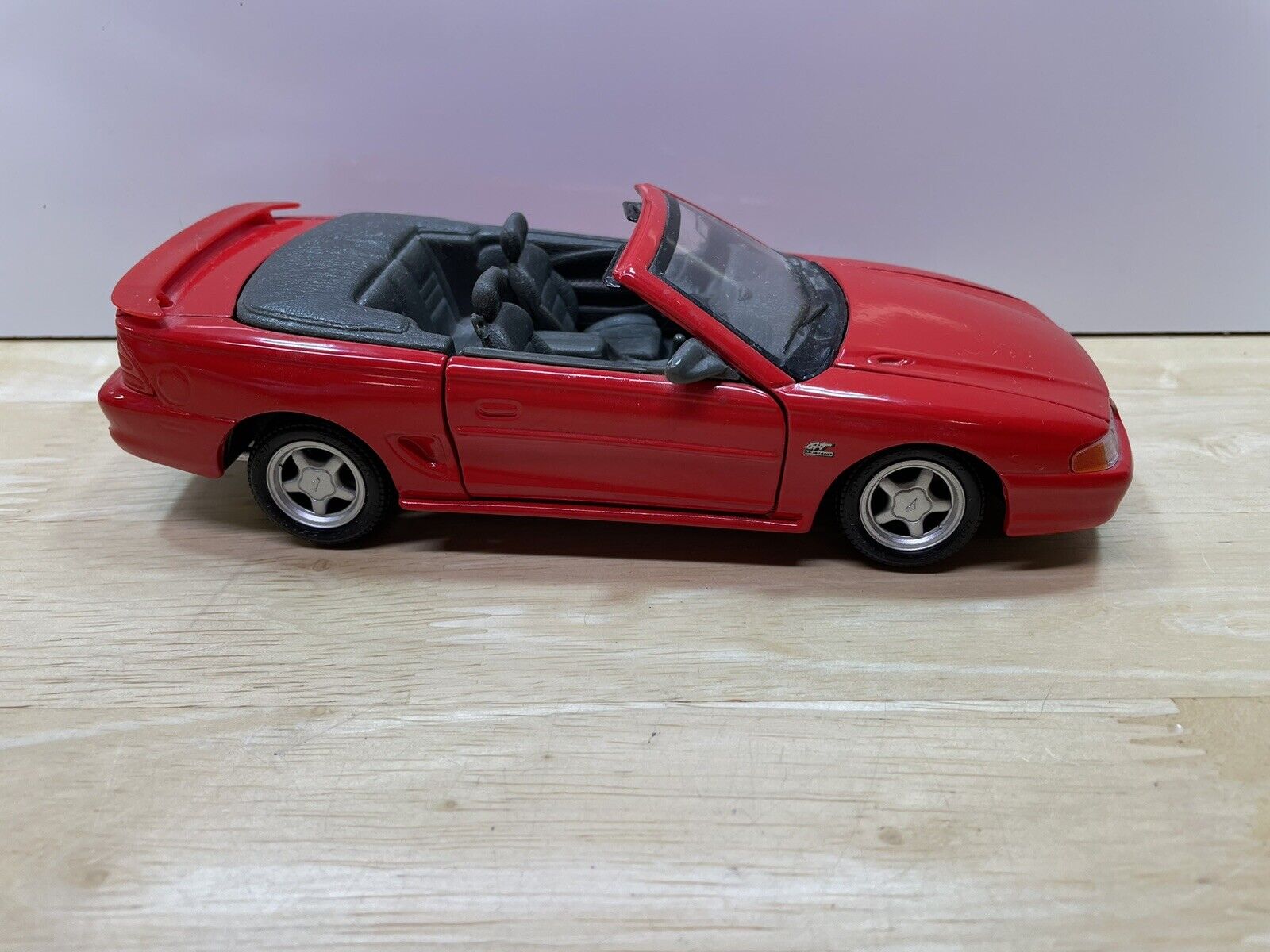 Vintage Maisto 1:24 Red 1994 Ford Mustang GT Diecast