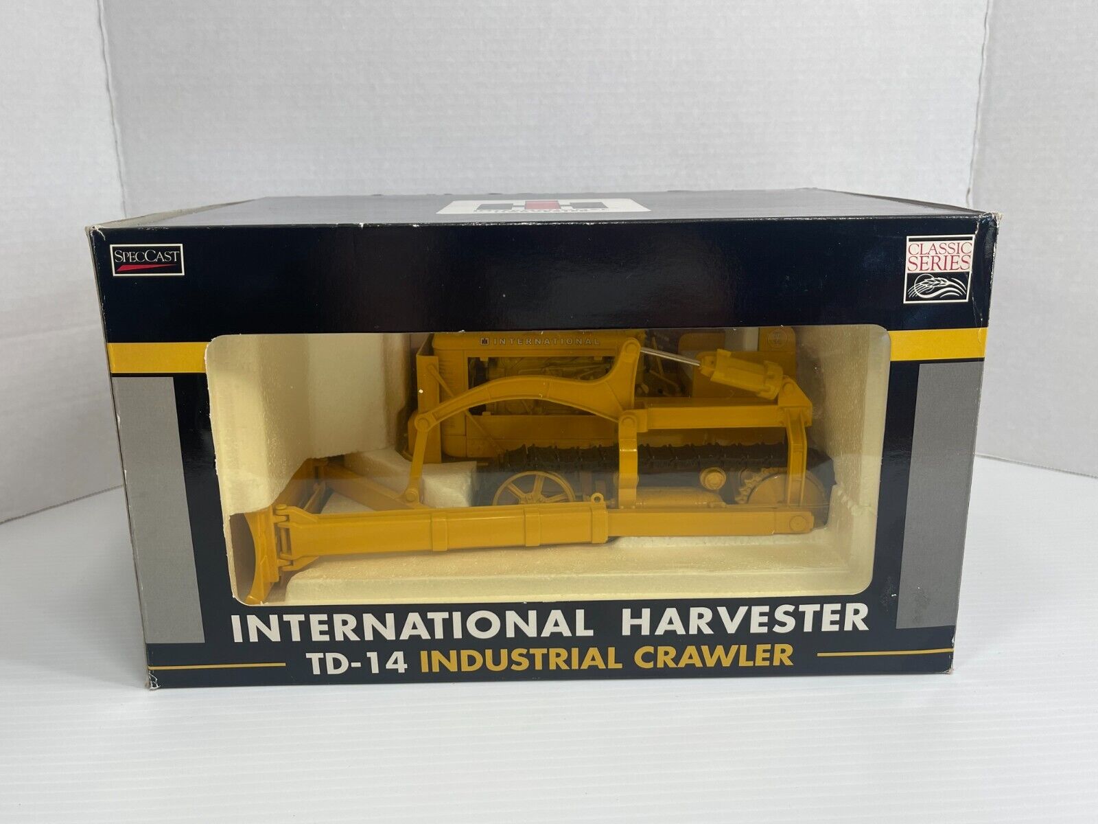 1/16 Scale - SpecCast International Harvester TD-14 Crawler w/Blade *Yellow*
