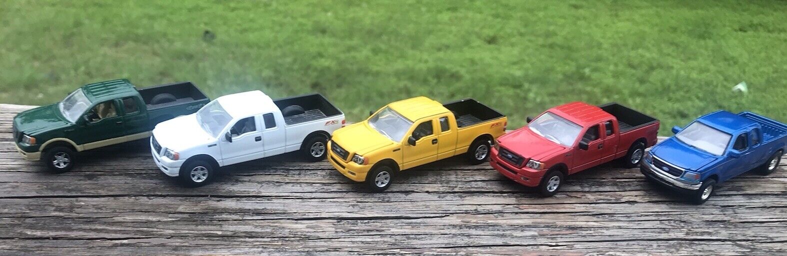 ERTL 1:64 Ford F-150 Lot with Blue Revell F-150