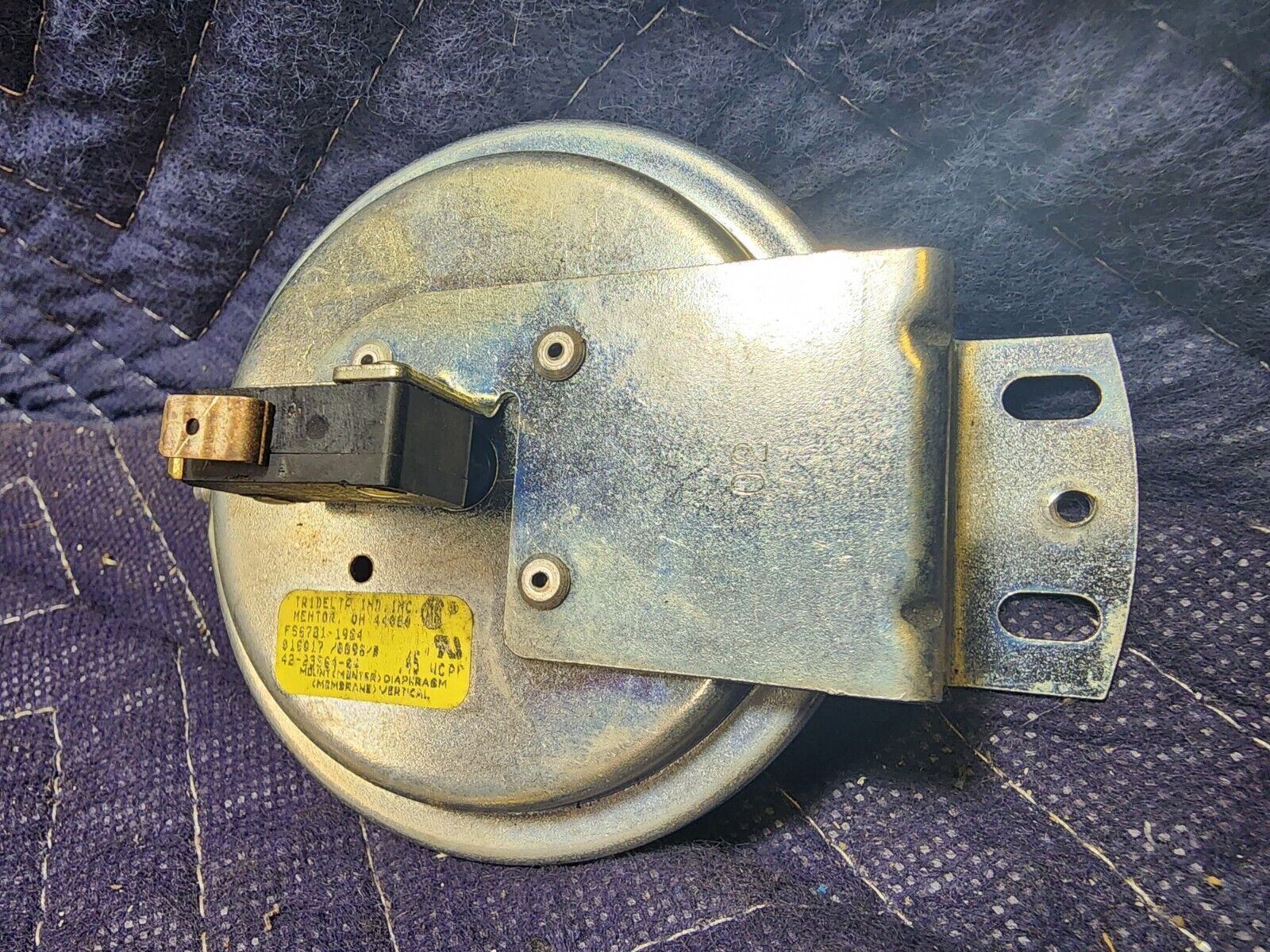 Tridelta Industries FS6781-1964 Furnace Blower Pressure Switch Mount Diaphragm