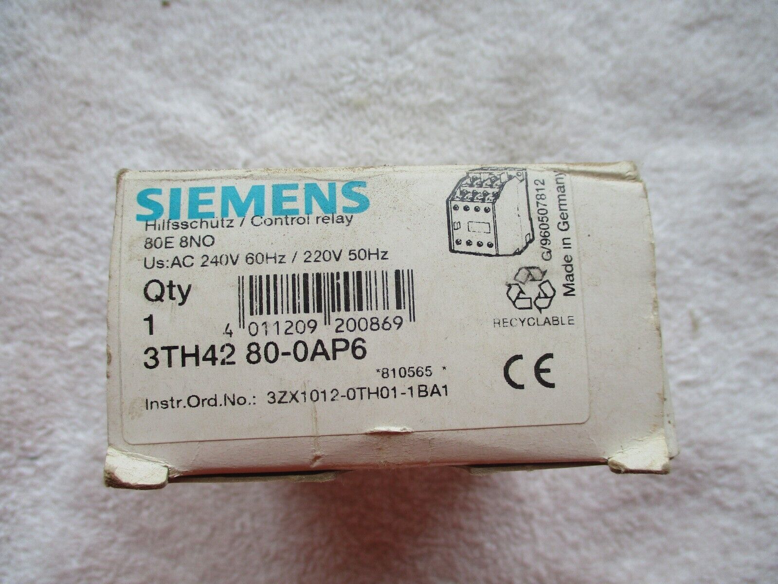 Siemens 3TH42 80-0AP6 Control Relay 220V/240V 50Hz/60Hz - New In Box