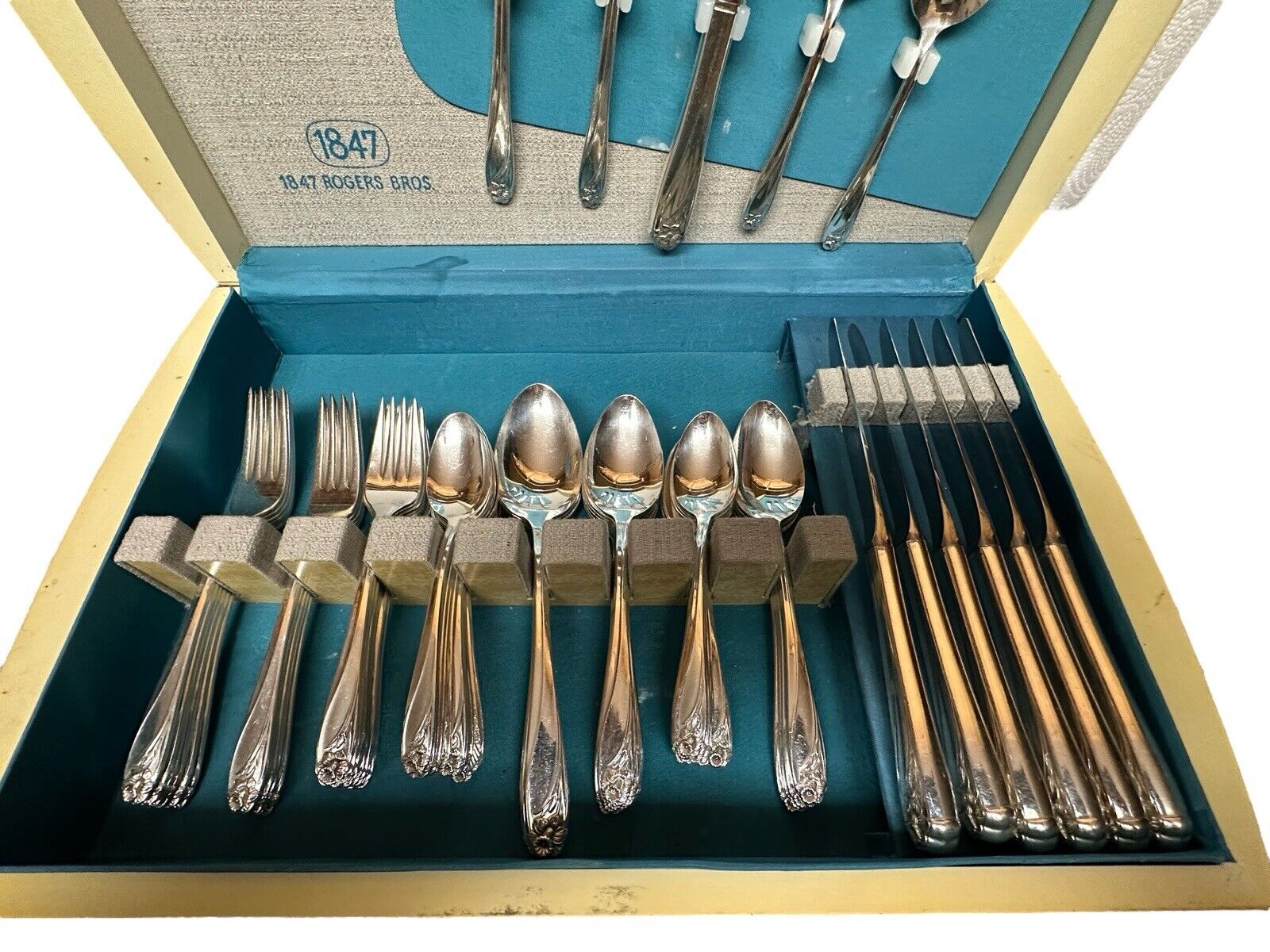 Vintage 1847 Rogers Bros Daffodil Silverware Flatware 65 Pieces In Wood Chest