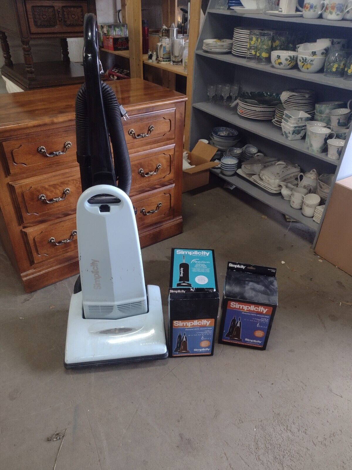 This SIMPLICITY Symmetry Model SYMCL Upright Vacuum Cleaner Bagged 