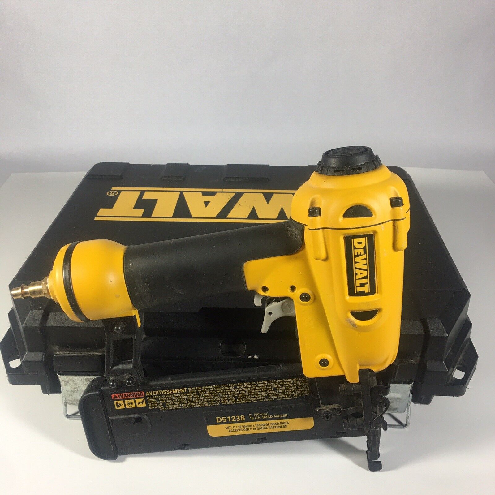 DeWalt D51238 5/8-Inch to 2-Inch 18-Gauge Brad Nailer With Case, Extra Nails