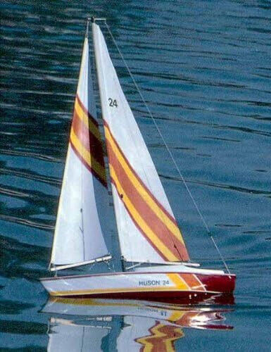 Dumas Boats #1117 - Huson 24 - RC - Kit Of Mount