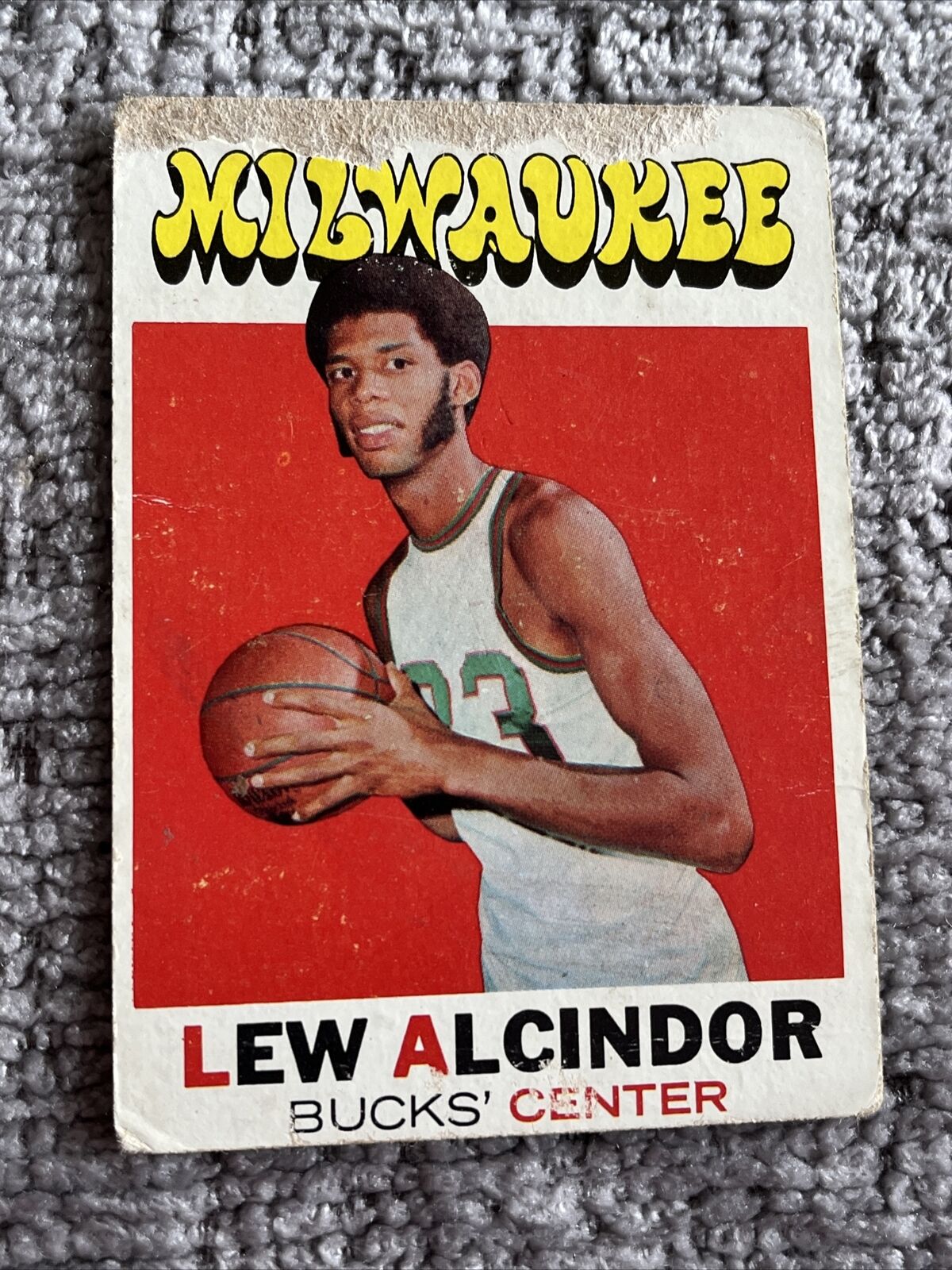1971-72 Topps 100 Lew Alcindor Milwaukee Bucks Basketball Card 
