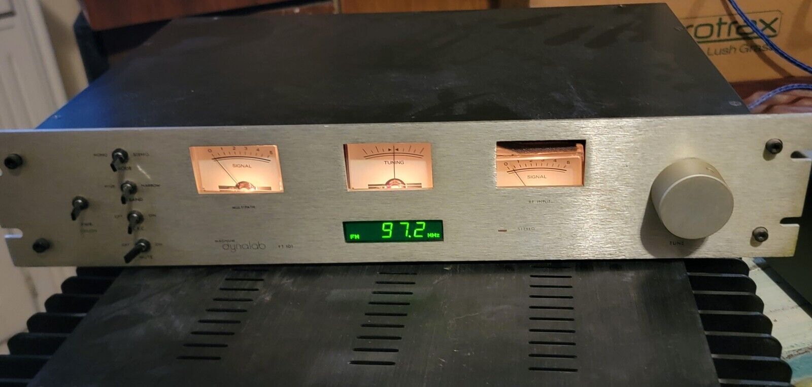 MAGNUM dynalab FT 101 FM Tuner Nice Working Condition. 
