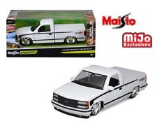 Maisto 1:24 1993 Chevrolet 454 SS Pickup Custom – White – Maisto - PRE ORDER picture