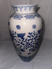 antique chinese porcelain vase auction picture