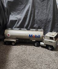 Ertl 1/16 Scale International Semi with Mobile Oil Tanker picture