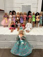 VINTAGE MATTEL BARBIE DOLLS 1966 1993 Mix Years LOT OF 29 Dolls Barbie OUTFITS picture