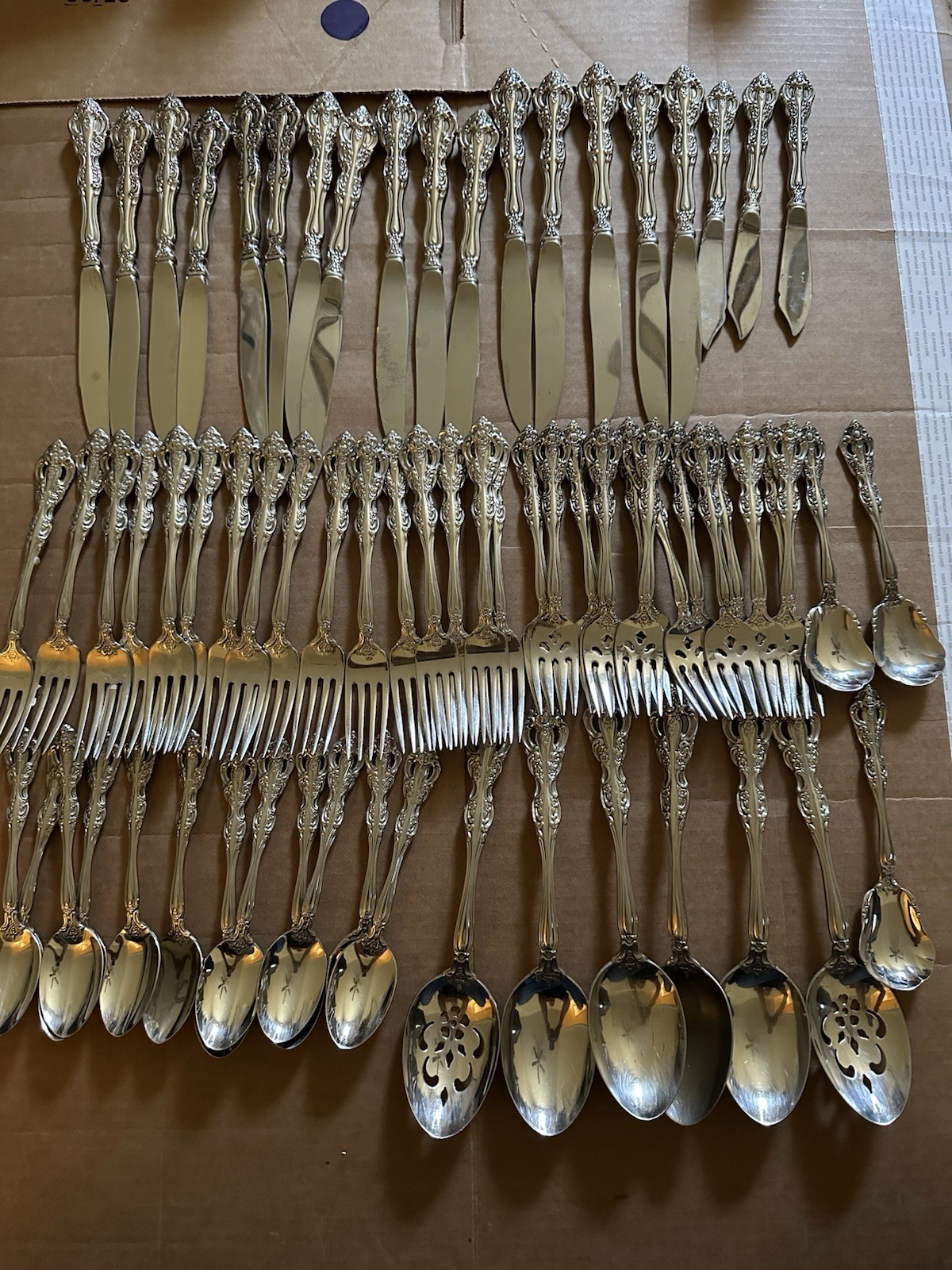 Oneida Michelangelo cube mark 70 Pc Stainless Flatware Set Oneida Michelangelo cube mark 70 Pc Stainless Flatware Set