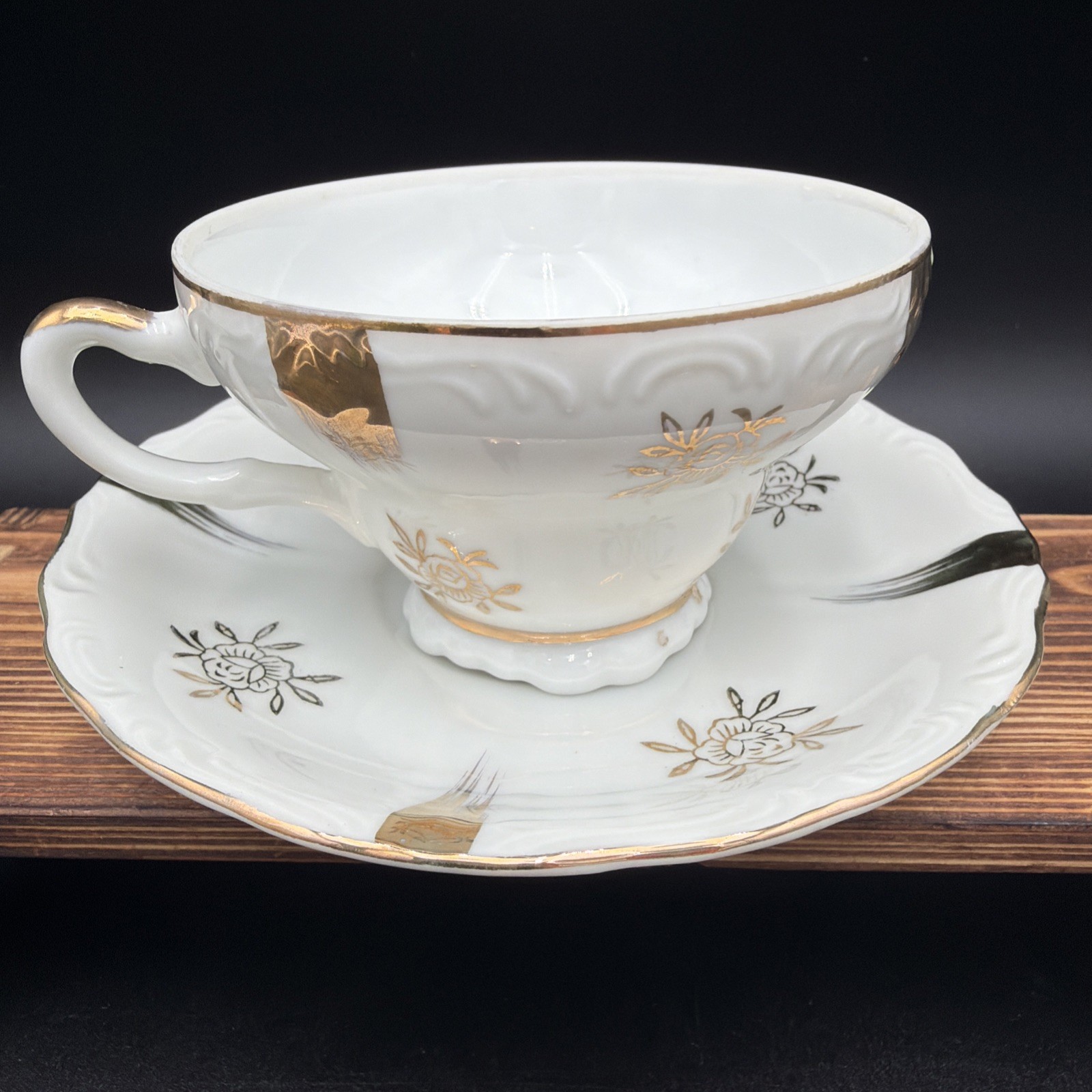VTG Royal Crown Arnart Japan 44/340 Teacup Saucer Set White Brushed Gold Rose