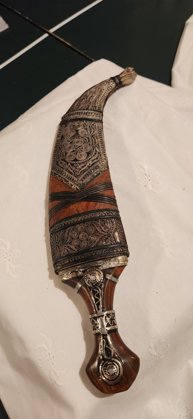 Vintage Yemeni Jambiya Dagger Curved Ceremonial Dagger (Khanjar) Horn Hilt Vintage Yemeni Jambiya Dagger Curved Ceremonial Dagger (Khanjar) Horn Hilt