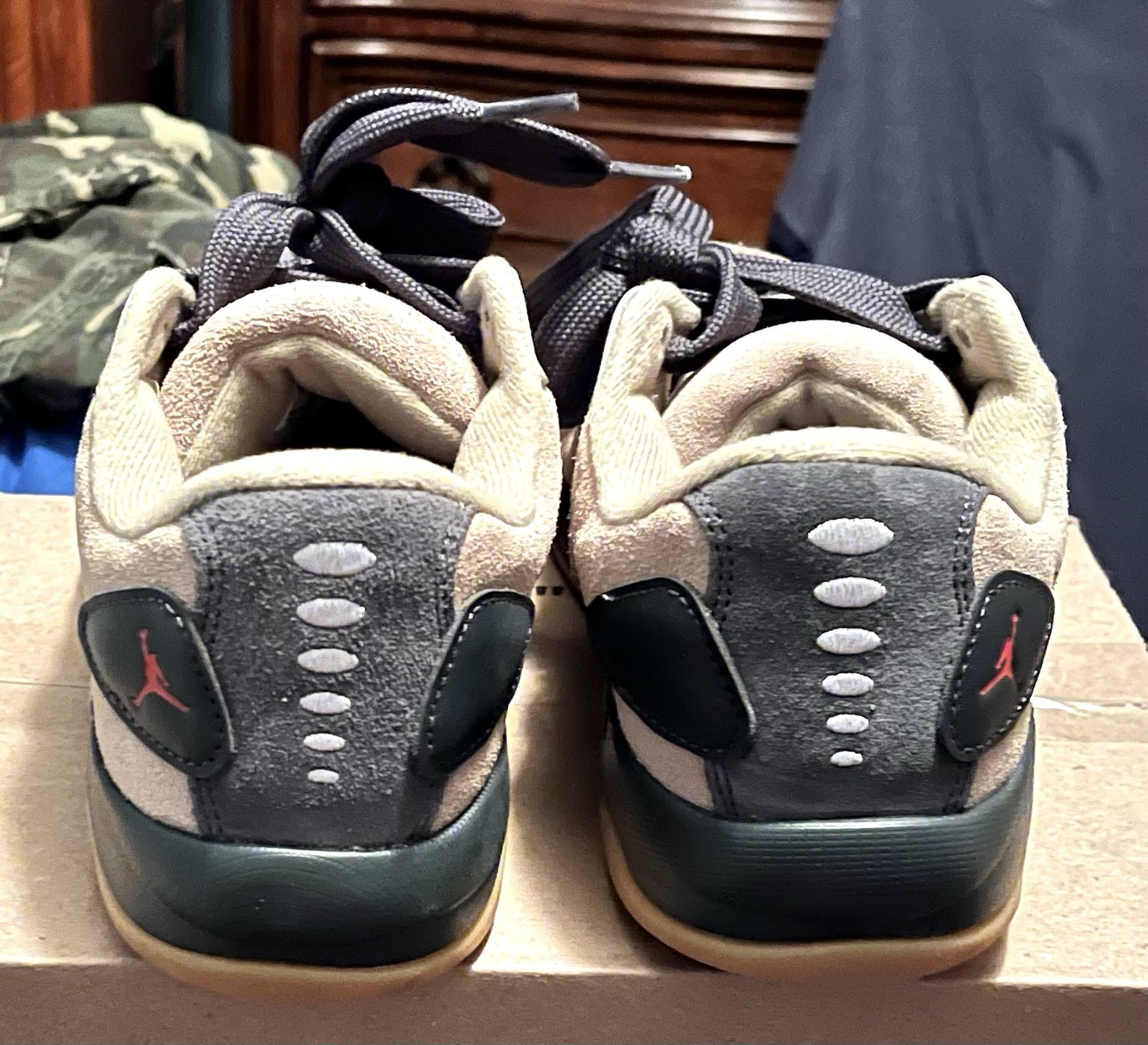 Mens Size 10 Nike Jordan Sessions Khaki Anthracite Gum Sneakers IB3731-200