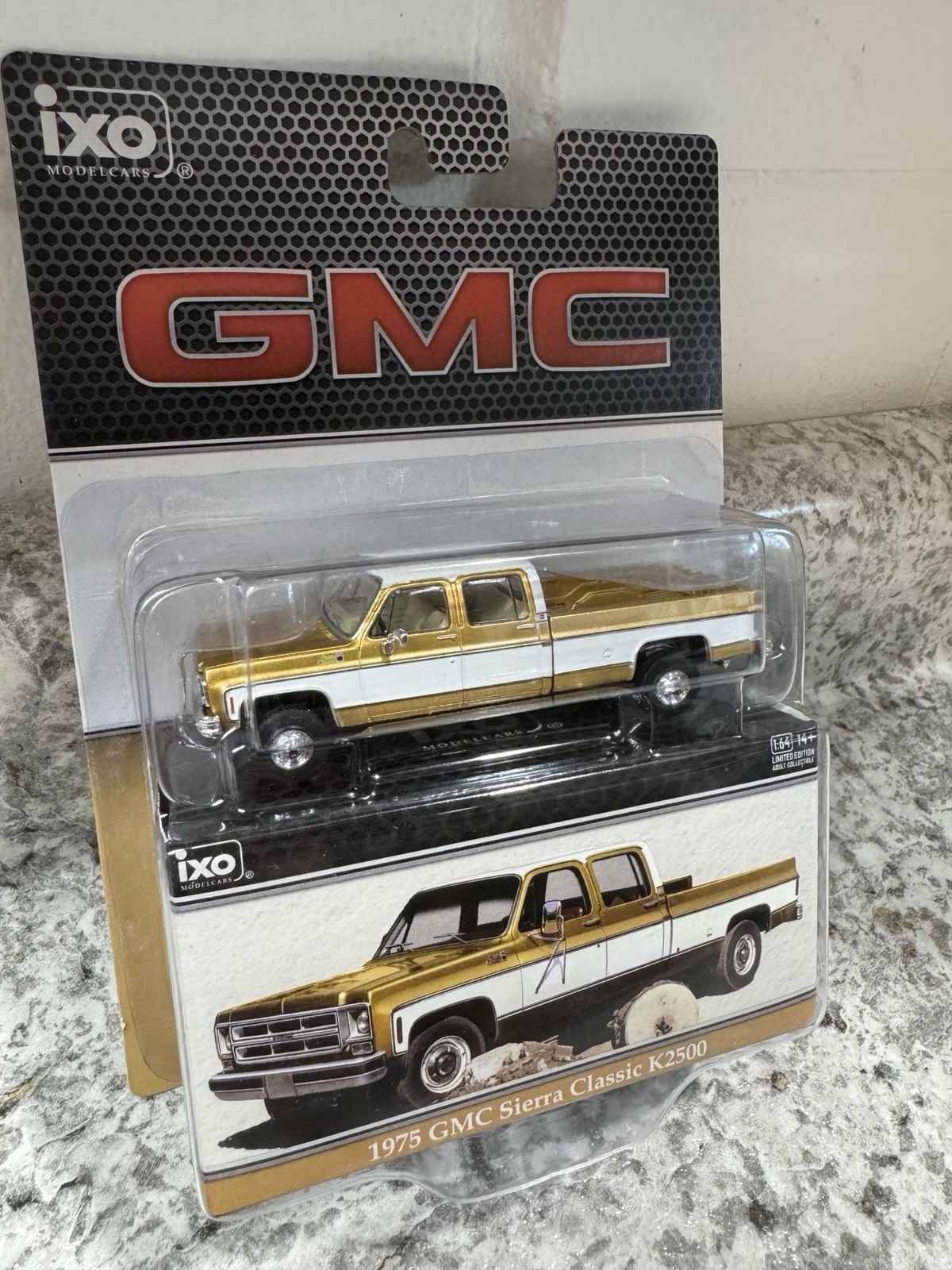 IXO 1975 GMC Sierra Classic K2500 - Yuba Gold 1/64 IA64012 IXO 1975 GMC Sierra Classic K2500 - Yuba Gold 1/64 IA64012