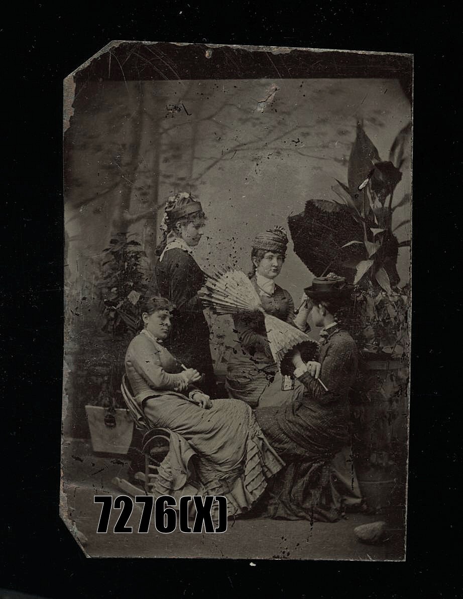 Victorian Women Back Turned to camera Antique Tintype Photo Unusual 1800s Creepy Victorian Women Back Turned to camera Antique Tintype Photo Unusual 1800s Creepy
