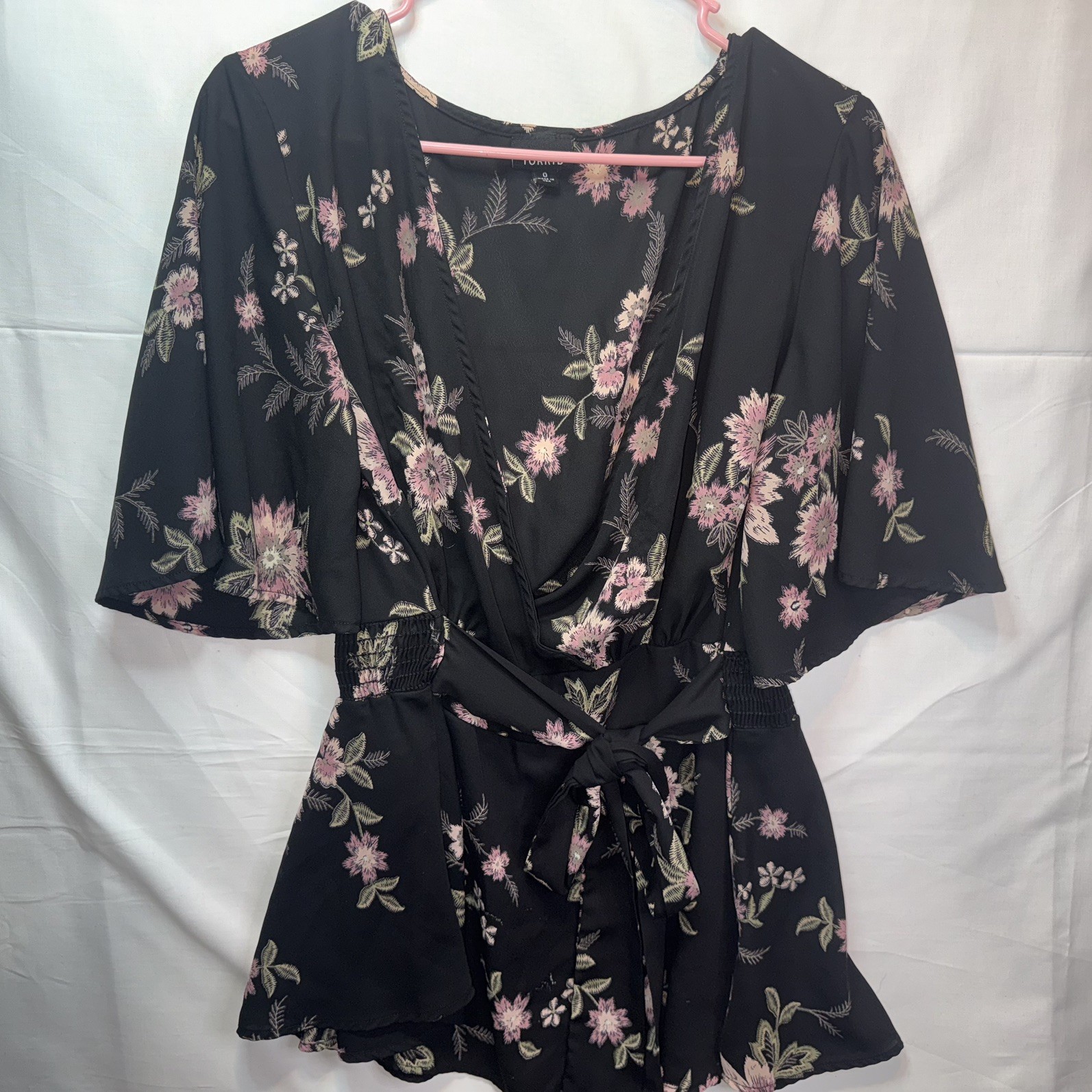 Torrid Women\'s Plus Size 0X Floral Black Peplum Blouse Faux Wrap Flutter Sleeves Torrid Women\'s Plus Size 0X Floral Black Peplum Blouse Faux Wrap Flutter Sleeves