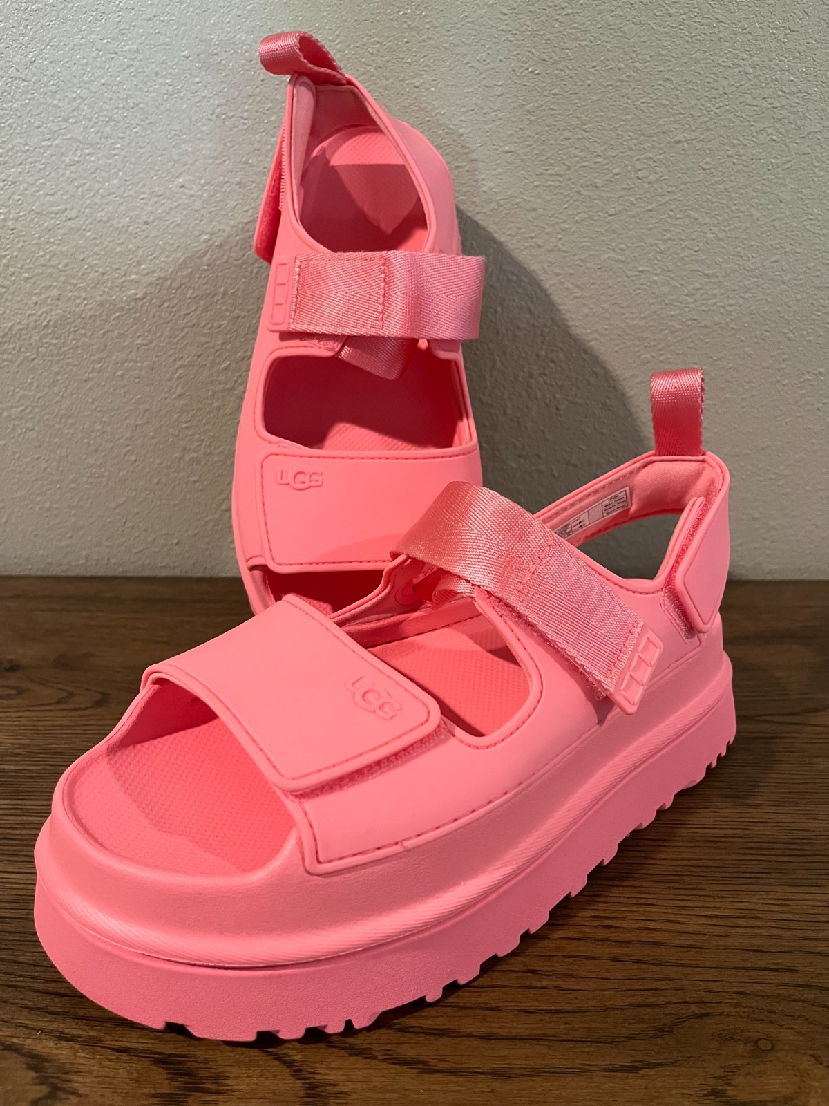 NEW UGG Goldenglow Women\'s Tropical Coral Pink Sandals Size 9