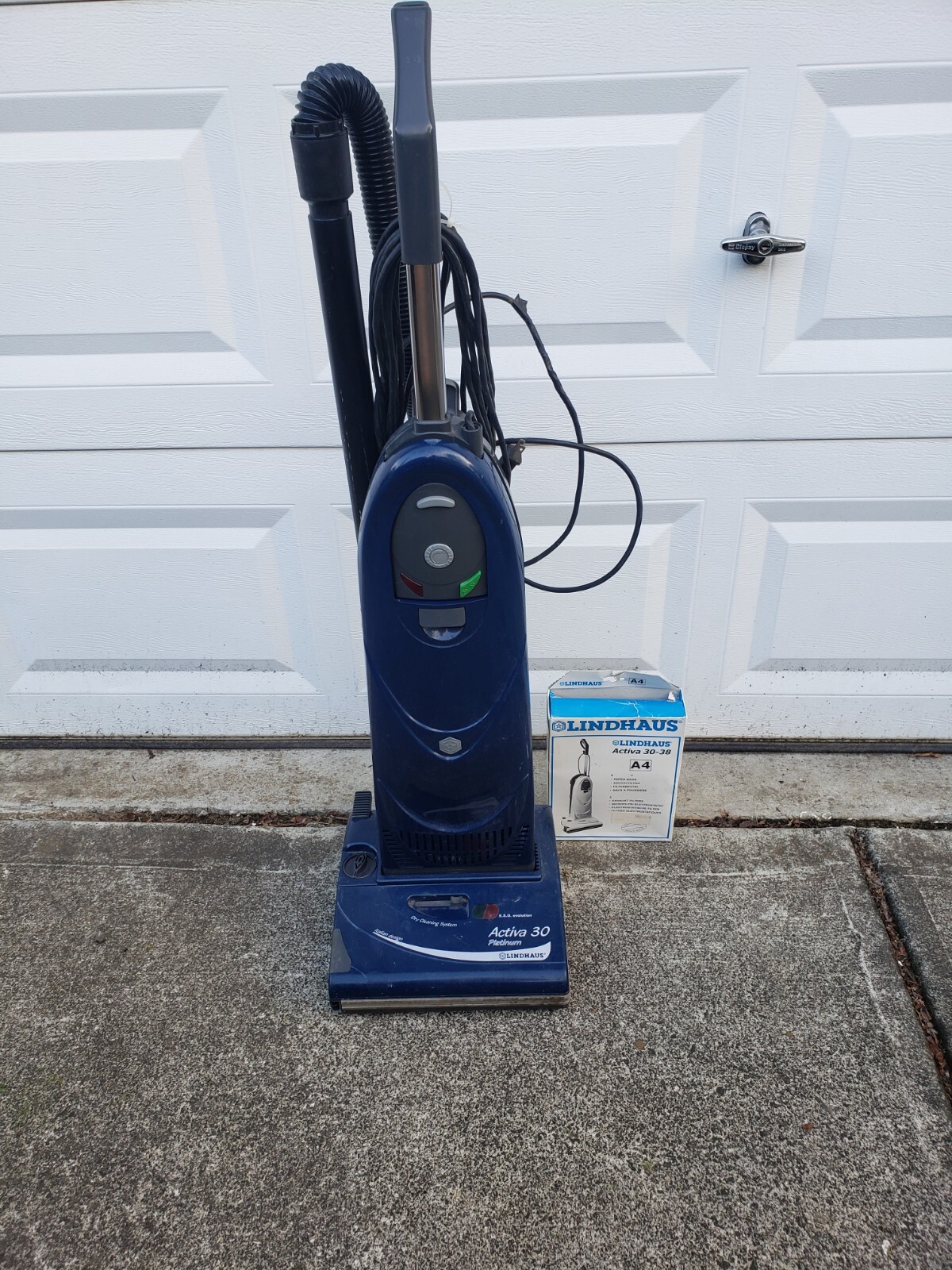 Lindhaus Activa 30 ESO Evolution Domestic Upright Vacuum Attachments & bags VGC