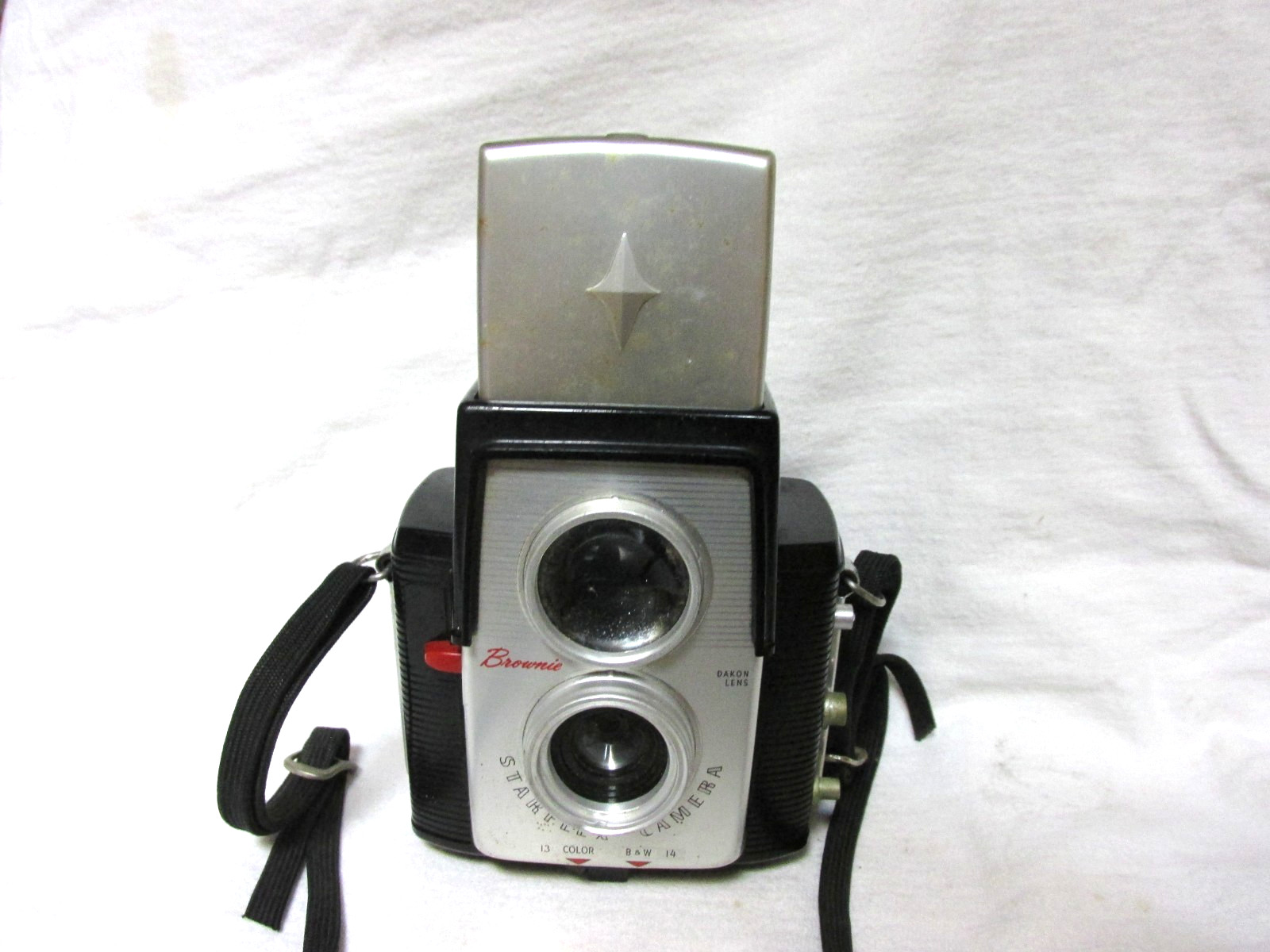 VINTAGE LATE  1950s KODAK STARFLEX CAMERA