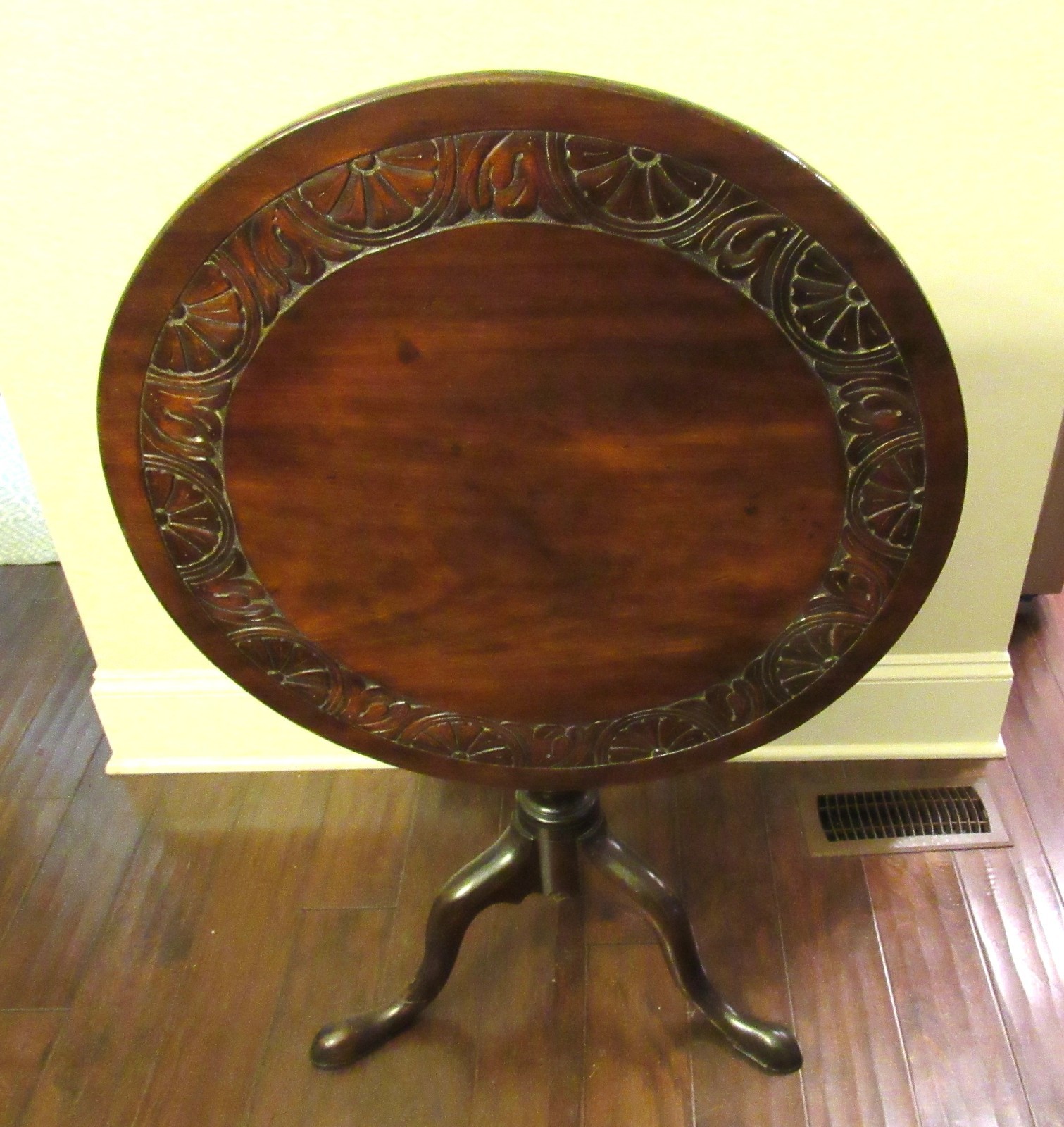 Georgian Mahogany Circular Tripod Table with Piecrust Top Georgian Mahogany Circular Tripod Table with Piecrust Top