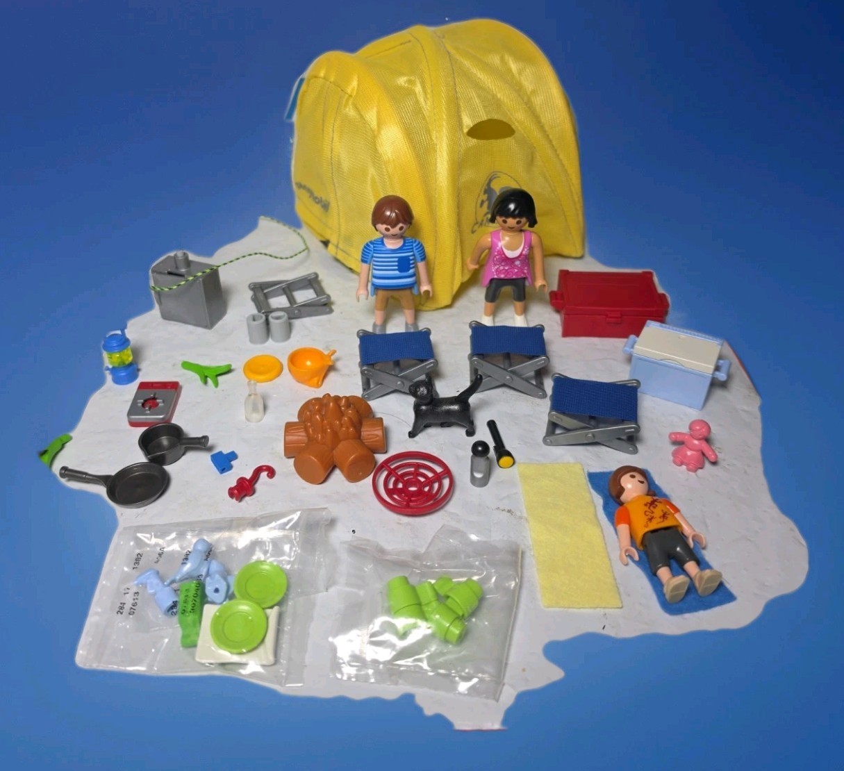 Playmobil 5435 Family Camping Trip Summer Camp Figures & Accessories Incomplete