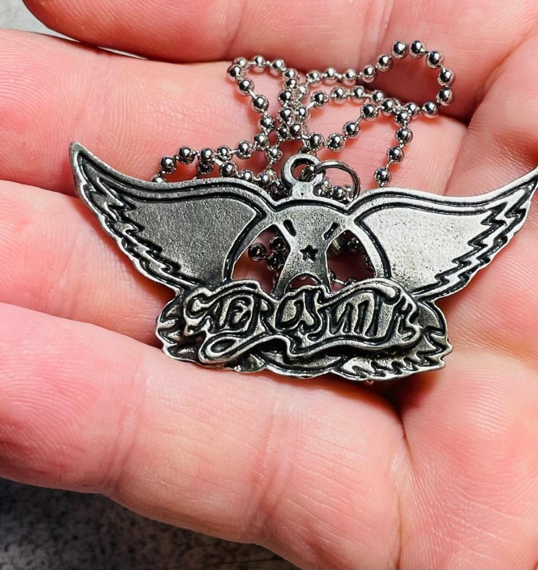 Aerosmith Permanent Vacation Tribute Necklace Pendant 18\ Aerosmith Permanent Vacation Tribute Necklace Pendant 18\