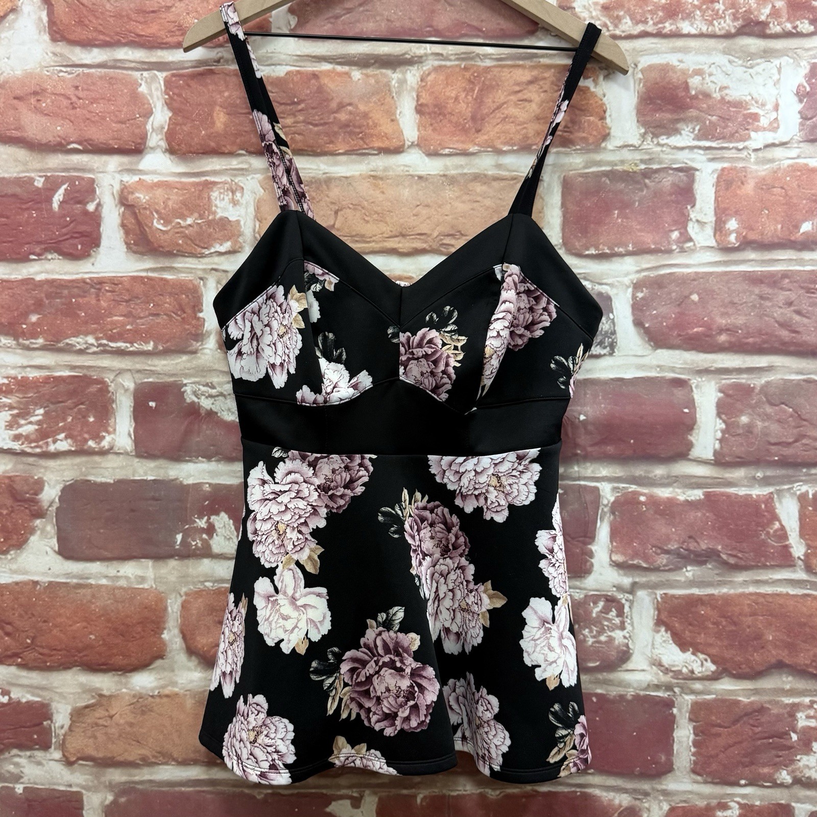 Torrid Camisole Top Womens M Black Multicolor Garden Floral Casual Tank Shirt